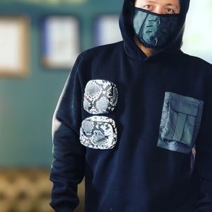Hoodie snake pockets